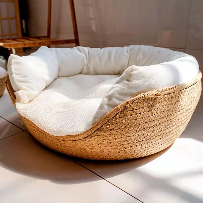 Bamboo cat & dog bed with white pillows